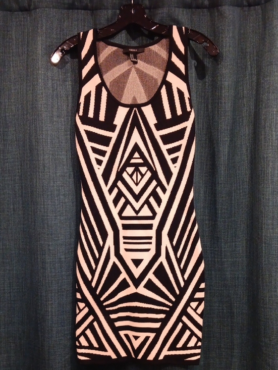 Forever 21 Dresses & Skirts - Knit Geometric Bodycon